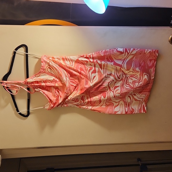 Dresses & Skirts - NWT pink swirl Dress
